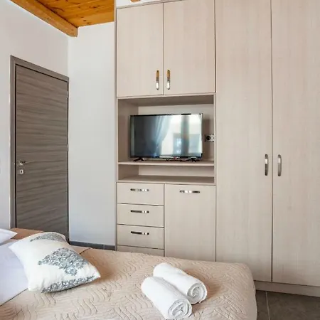 Marilena Natural Stone House, By Hellocrete Holiday home *