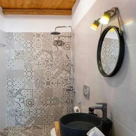Holiday home Marilena Natural Stone House, By Hellocrete
