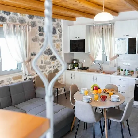 Marilena Natural Stone House, By Hellocrete Holiday home *