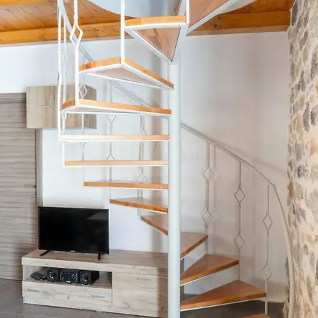 Marilena Natural Stone House, By Hellocrete Holiday home *