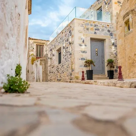 Marilena Natural Stone House, By Hellocrete Pigí
